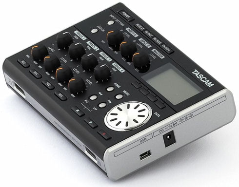 2.3 REJESTRATOR D�WI�KU TASCAM DP-004 BAG BUNDLE
